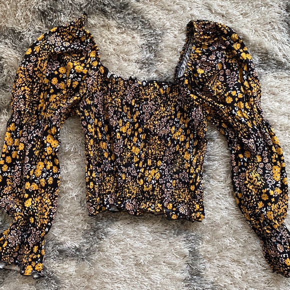 TOPSHOP Floral crop top w/ puff sleeves - Picture 4 of 5